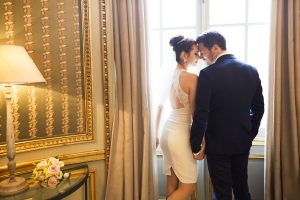 Hochzeit im Patrick Hellmann Schlosshotel Grunewald in Berlin - Hochzeitsfotos vom Brautpaar - Stefanie Lange
