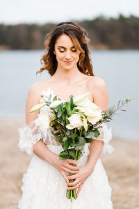 Boho Strand Hochzeit Inspiration mit Achat Scheiben: Portraits der Braut - Stefanie Lange Hochzeitsfotografie