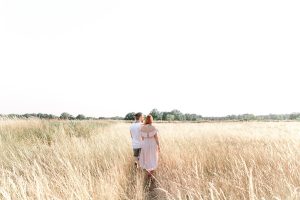 Thomas & Luisa - Paarshooting im Feld - Stefanie Lange Hochzeitsfotografin